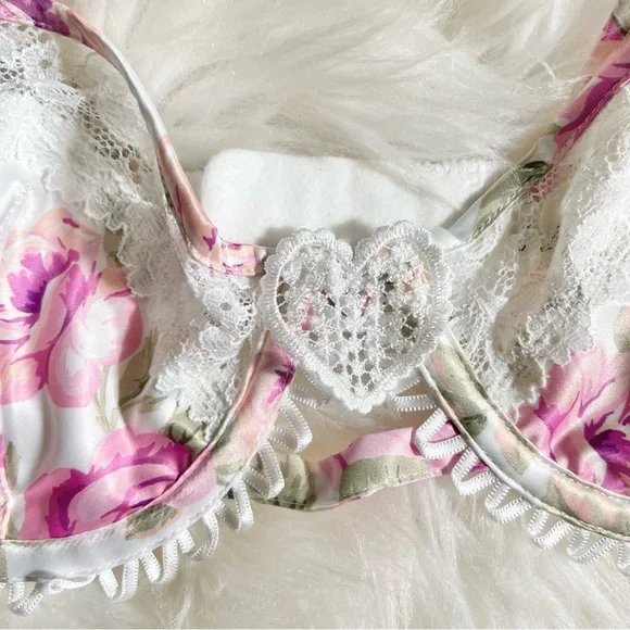 Victoria’s Secret For Love & Lemons Bra Mary Rose Underwire Small White Floral